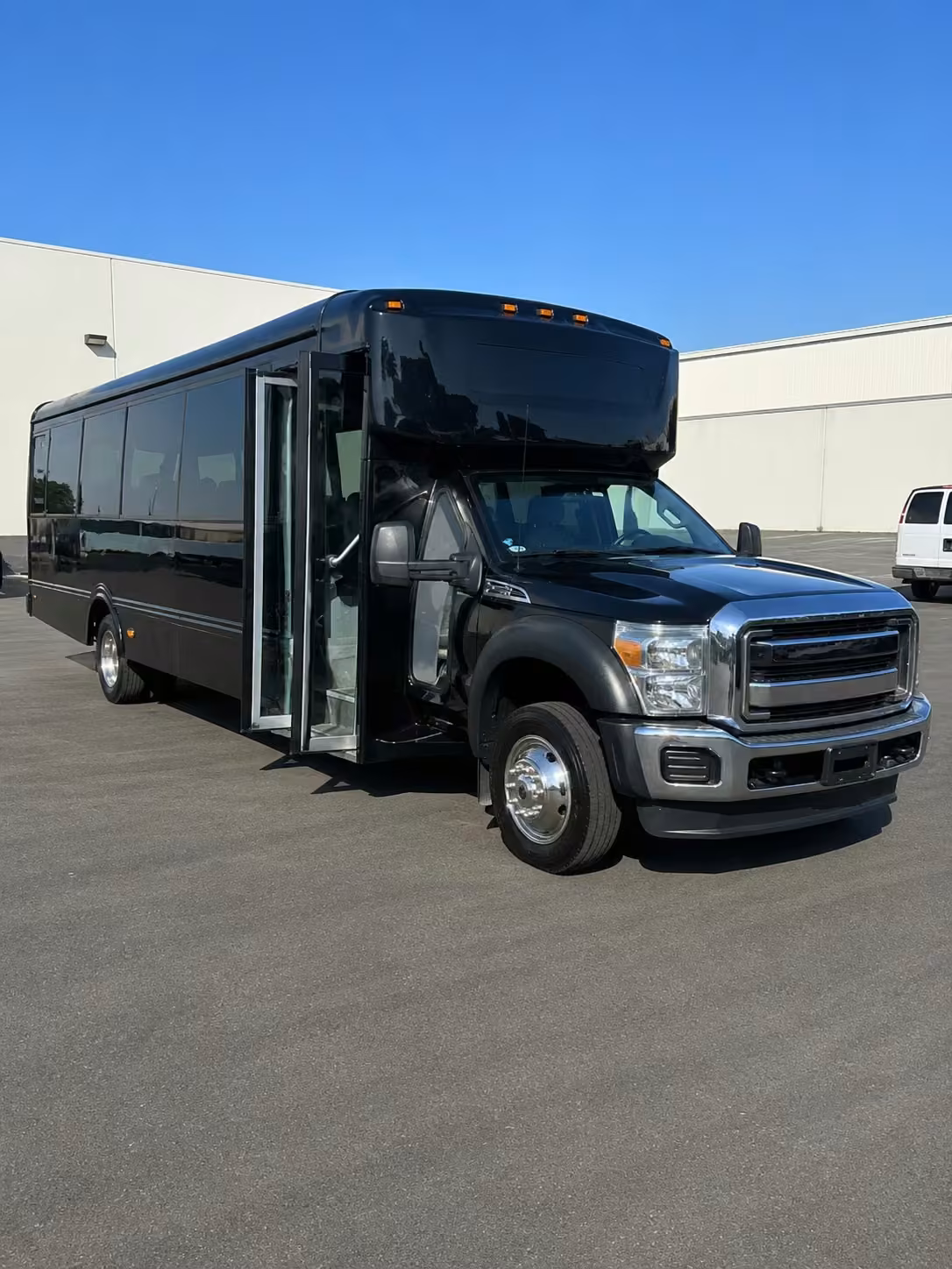 18 passenger party bus